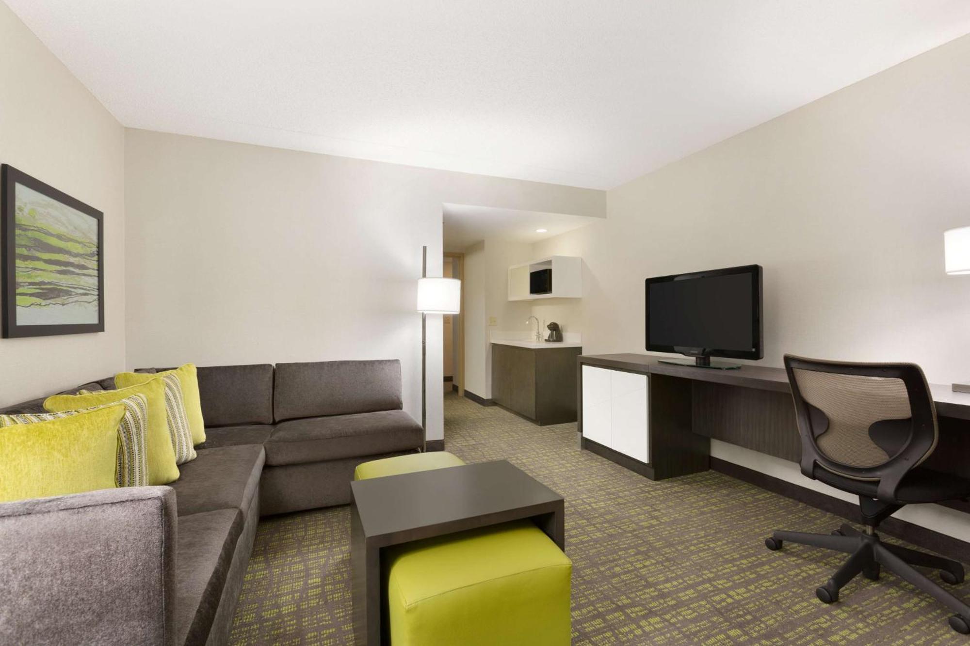 Embassy Suites Newark - Wilmington/South Bagian luar foto